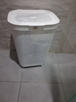 2 سله غسيل  استعمال خفيف من 4 شهور بعجله لسهولة الحركه مع 2 منشر ووعاء للغسيل
