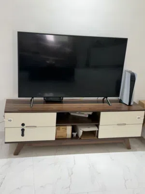 طاولة تلفزيون