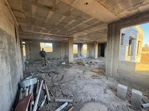 ٣ غرف نوم . حمّامين . 160 م٢4