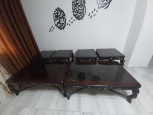 طاولات ضيوف