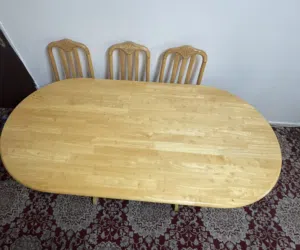 Urgent sale OnlyDinning table buy and get the free chairs
