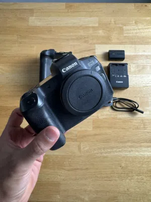 Canon R بحالة ممتازة