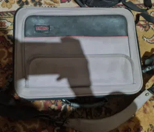 شنطة لابتوب للبيع بحالتها