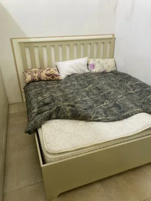 غرفه نوم مع توابعها