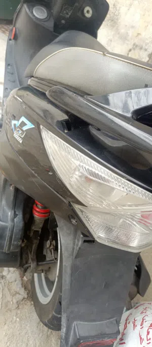 دراجة كيمكو نظيفه وجاهزه كهربائيات محرگ كلها شغاله اناره جانبية امامي مستعجل على البيع
