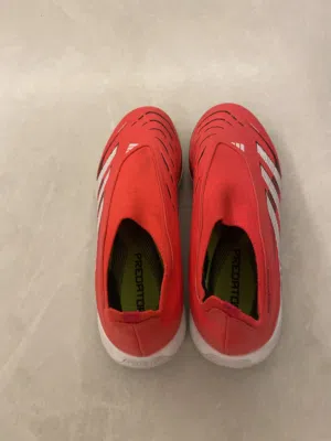Kids football shoes ( predators )