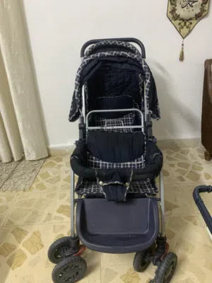 تحمل طفلبن معا