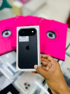 iPhone 17 Air - 256 GB - Good condition- warranty 3/2027- Box piece