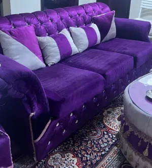 كنب و طاولة