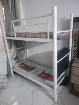 سرير اطفال طابقين مستعمل بحالة جيده