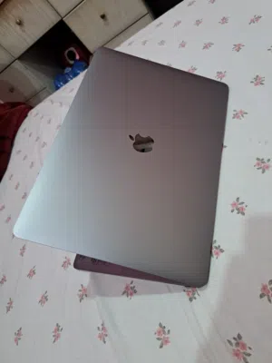 MacBook pro 2018 16gb 512gb i9