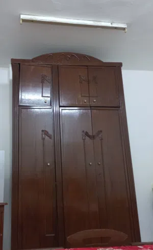 خزانة ملابس بسعر لقطة
