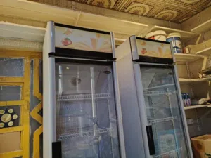 ثلاجات مالت المحل للبيع نضيفات و ما مصلحات