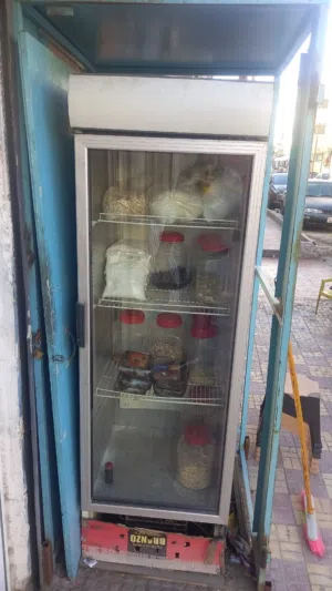 ثلاجة عرض بحالة جيدة جدا تعمل بشكل ممتاز