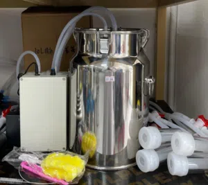 تتوفر لدينا جميع أنواع وأحجام الحلابات الشحن ( بالبطارية ) للأبقار والأغنام سعة 5 لتر و 10 لتر