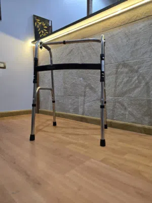 مساعد مشي ووكر قابل للطي وتعديل الارتفاع(walker )