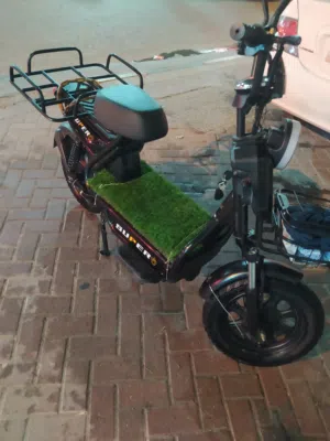 Sale used electric scooter super brand,few months months using, price 125 BD