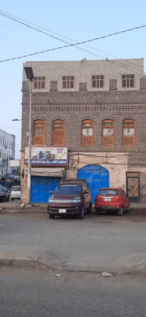 عماره ركن سكني تجاري اوراق جراند رسمي الموقع في قلب الشيخ عثمان على شارع رئيسي