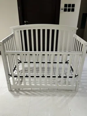 سرير اطفال خشب لون ابيض