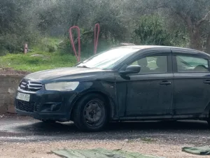 للبيع بسعر مغري جدا جدا ستروين اليزية يد اولى المالك الاول بالرخصه لون اسود دهان شركه خدوش عادية ب