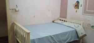سرير خشب زان احمر بالكامل مع مرتبه (120 سم عرض،195 سم طول)