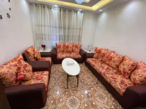 طقم كنب 7 مقاعد خشب ممتاز مافيها اي كسر العنوان القويسمة