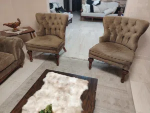 طقم كنب ضيوف مع طربيزات للبيع