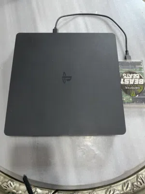 PS4 slim ...