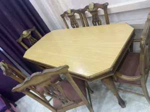 طاولة سفرة مع 6 كراسي للبيع