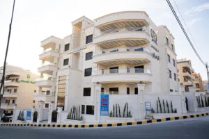 شقة طابق ارضي ( زهرة اللوتس) مساحة اجمالية241 م المساحة الداخلية  201 م مع ترس خارجي 40م مع مدخل خاص