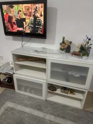 تلفاز32 مع طاوله