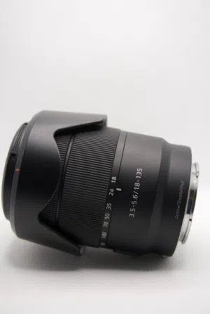 عدسه sony 18-135mm F3.5–5.6 مثل الجديده قابل للتفاوض