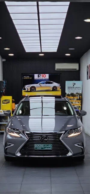 لكزس ES350 موديل 2018 فل أوبشن وبنظافة استثنائية وممشى قليل جدا 46 ألف ميل فقط