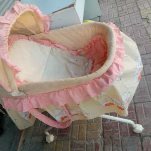 سرير بيبي شبه جديد