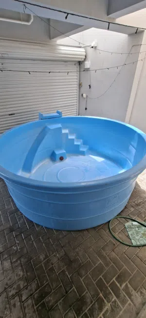 round swimming pool for sell fiberglass in a good condition the diameter is 3 meter & 1 meter depth.