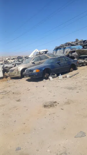 نشتري جميع السيارات والباصات لي غايات القطع سكراب