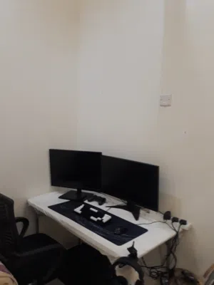 طاوله للبيع مقاس 120 في 60 لون أبيض يتوفر خدمت توصيل و بسعر مناسب و رخيص ما راح تحصل نفس سعر