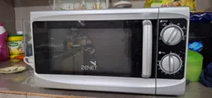 للبيع ميكروويف ZENET شبه جديد، استخدام 5 شهور فقط، نظيف جداً وشغال 100%. سهل الاستخدام وممتاز للتسخي