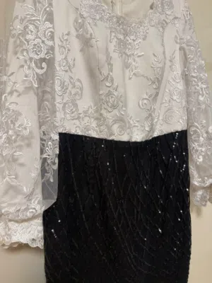 فستان ابيض و اسود مع خرز