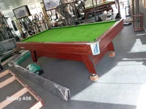 طاولة بلياردو للبيع مستعملة بحالة ممتازه