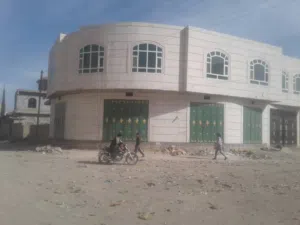 فتحتين مع الحمام للإيجار