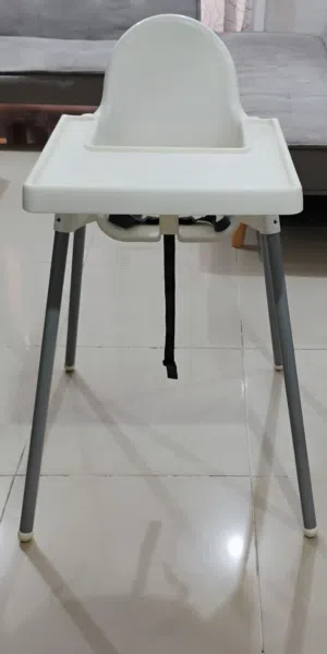 Baby highchair with tray ,and safety belt كرسي أطفال مع صينية طعام و حزام للأمان