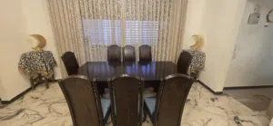 طاولة سفرة مع 8 كراسي قابلة للتمديد + خزائن جانبية وكونسول مدخل