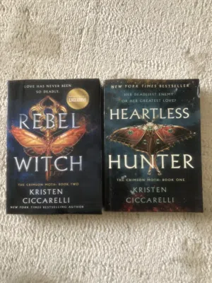 سلسلة heartless hunter جديد تماما !! فقط ب 8 دنانير كتابين فقط يأخذونك على عالم اخر و قصة خيالية