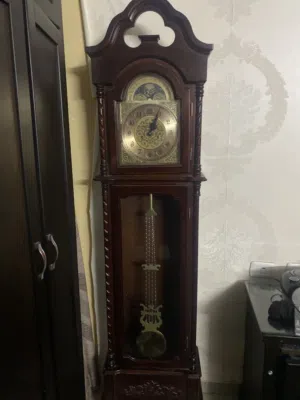 ساعة اثرية لديكور المنزل