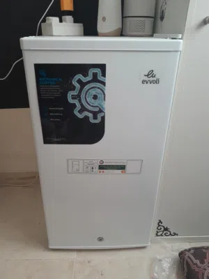 للبيع ثلاجة صغيرة ايفولي مستخدمة شهرين تقريبا 120L عليها ضمان سنتين ب290 درهم فقط