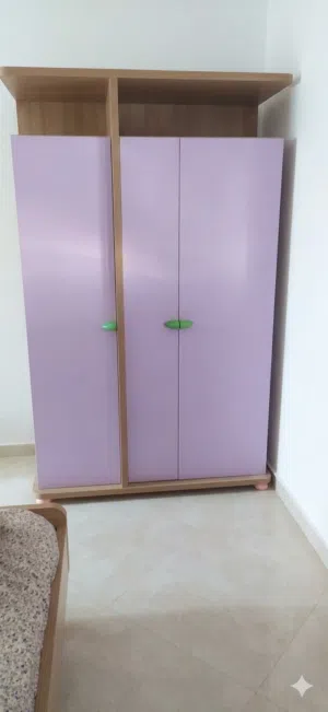 غرفة نوم وردية لفتاتين
