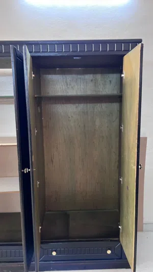 خزانة خشب الآتيه 18 السعر 75  الموقع زرقاء حي معصوم توصيل المنطقة زرقاء مجاني