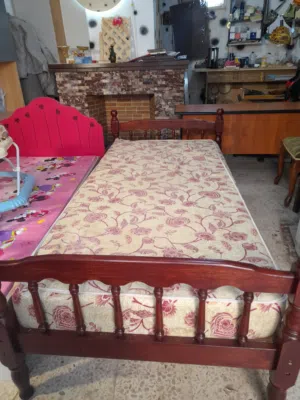 2 سرير مفرد بحالة ممتازه للبيع