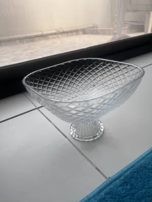 Classic Clear Pedestal Crystal Fruit Bowl وعاء زجاجي شفاف بقاعدة مرتفعة